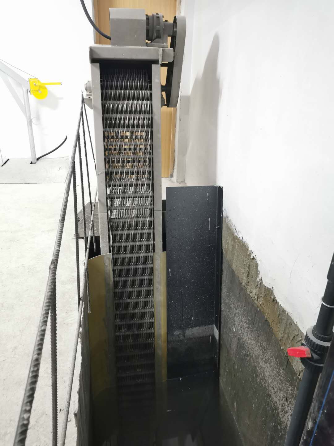 兒童醫院粉碎格柵.jpg 兒童醫院粉碎格柵.jpg